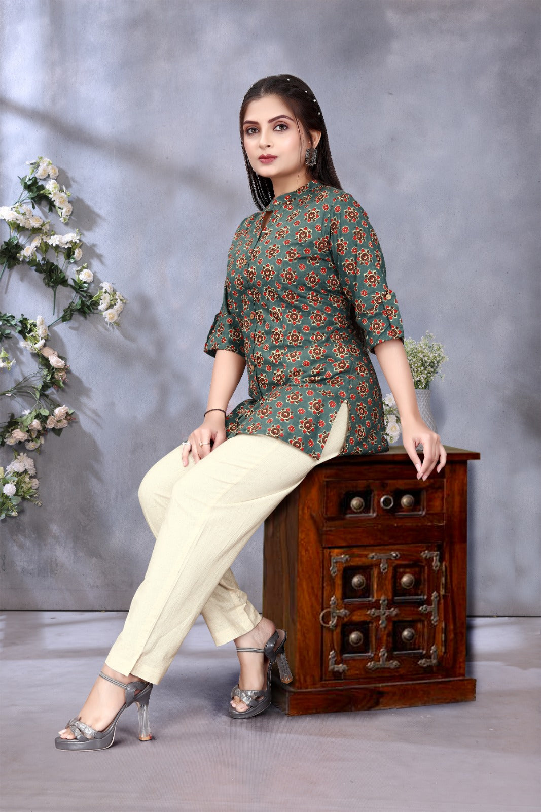 Women Cotton Floral Green Princess Cut Tops